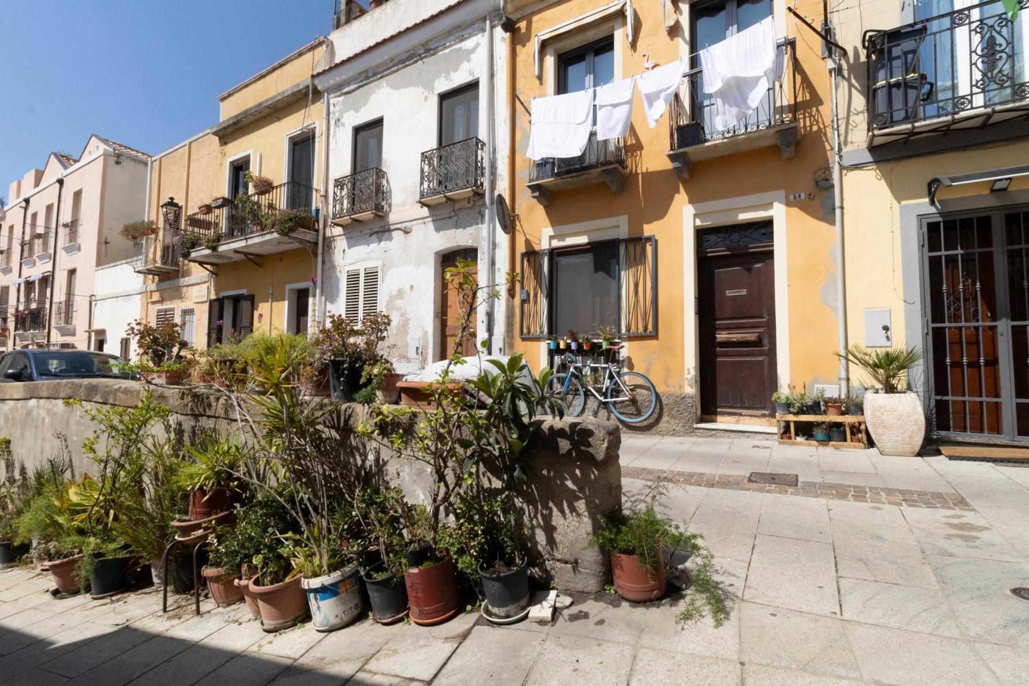 Laribiancos Cagliari Centro Storico Exterior foto