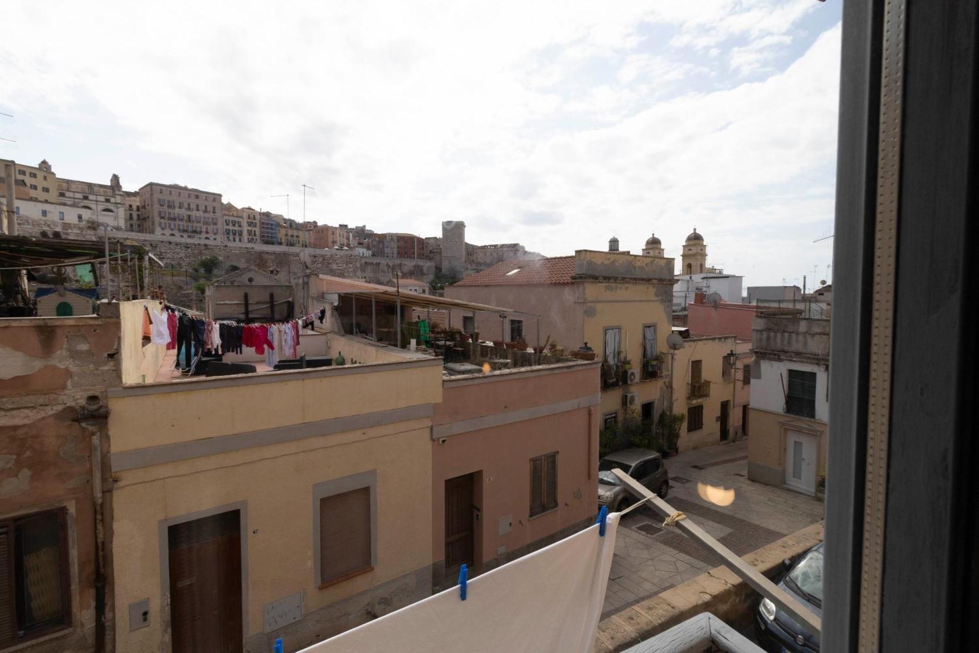 Laribiancos Cagliari Centro Storico Exterior foto