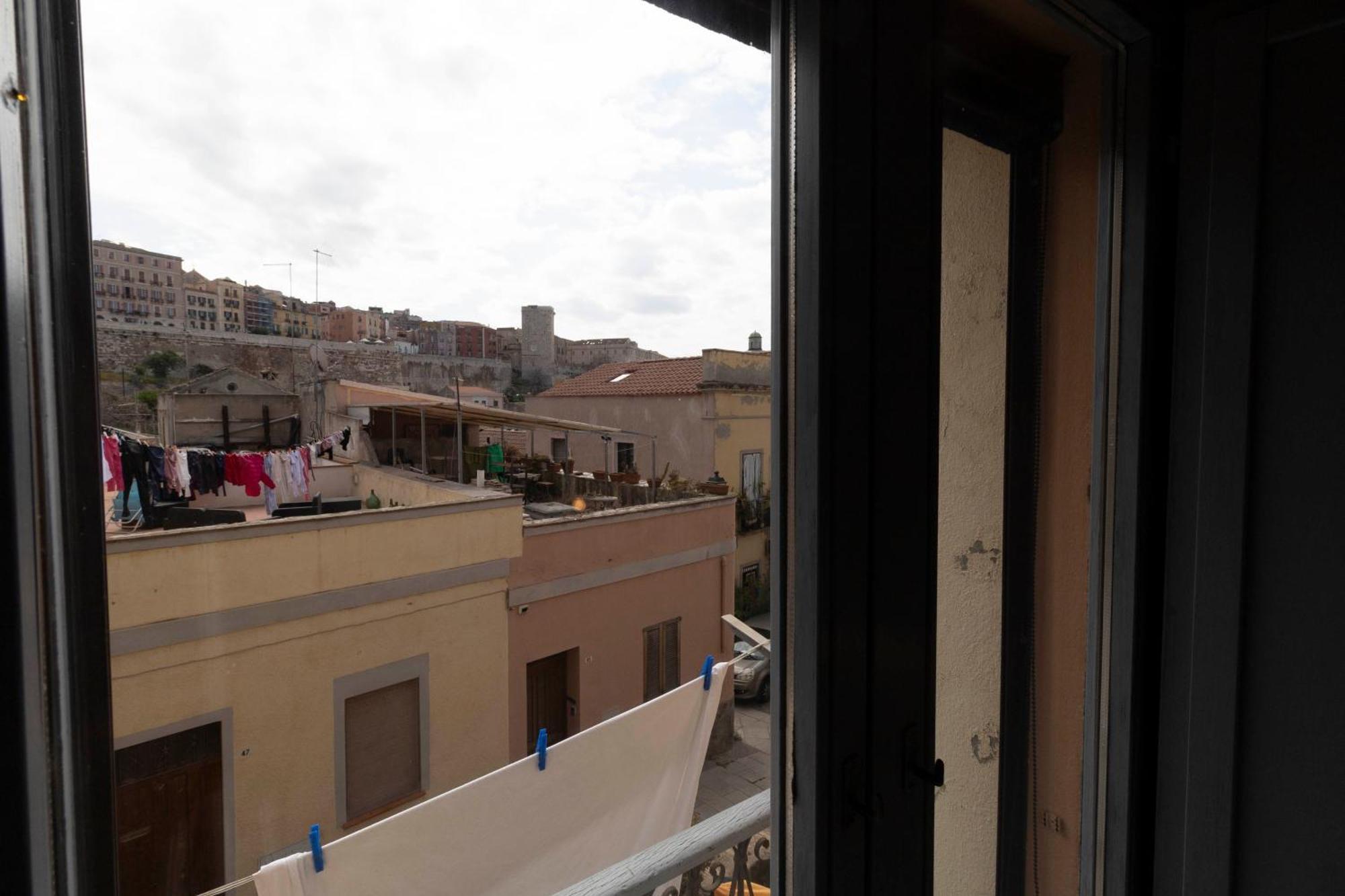 Laribiancos Cagliari Centro Storico Exterior foto